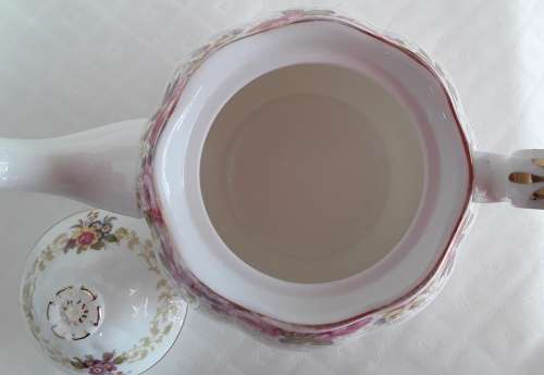 Royal Albert    ``SERENA``   Tea  Pot