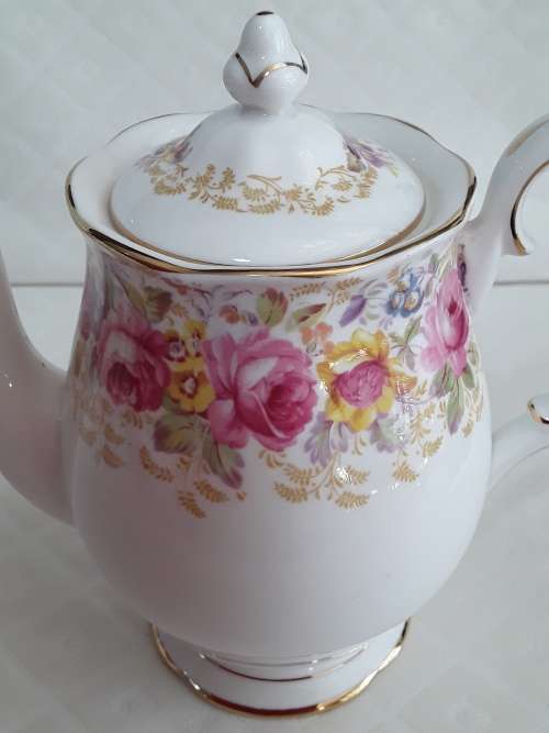 Royal Albert    ``SERENA``  Coffee  Pot