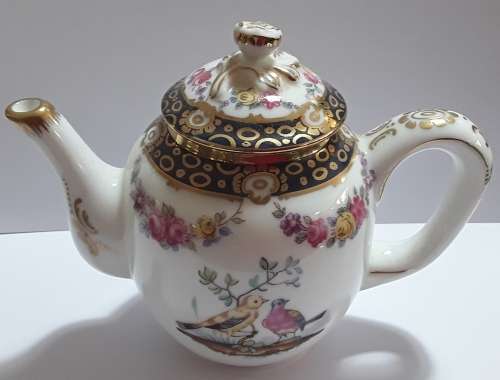 Victoria  and  Albert  Museum  ``TOURNAY``   Miniature  Tea  Pot