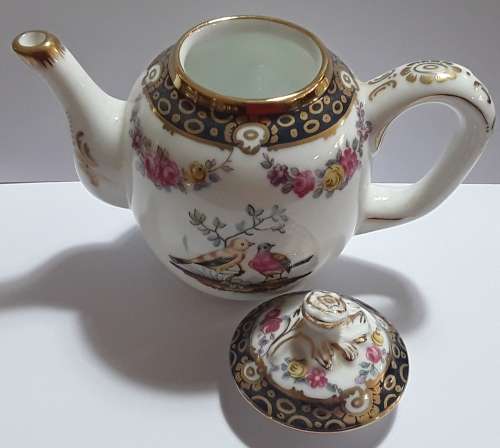 Victoria  and  Albert  Museum  ``TOURNAY``   Miniature  Tea  Pot