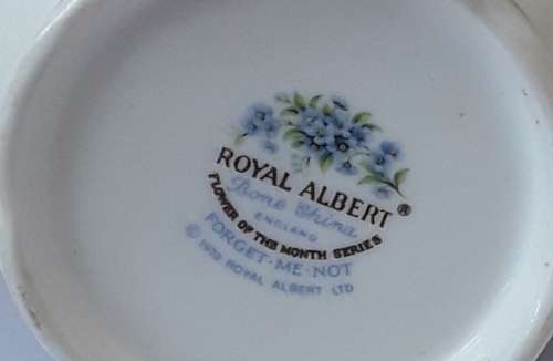 Royal  Albert  ``Flowers  of  the  month``  Coffee  Mug