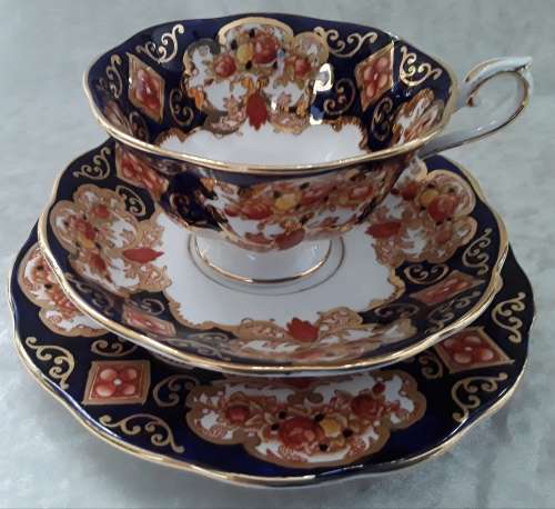 Royal  Albert     ``HEIRLOOM``   Trio