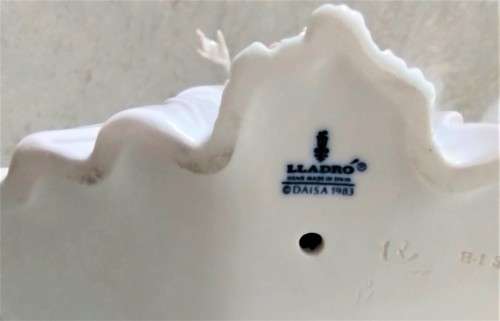 Lladro  -  Lady  with Evening Gown