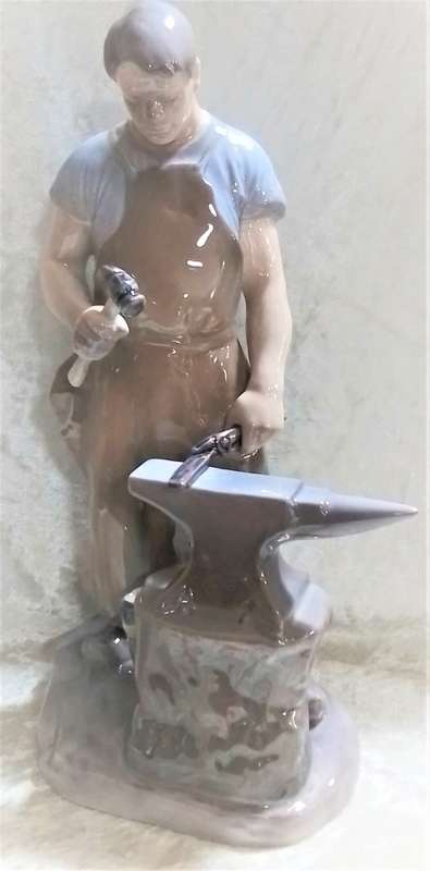 Royal  Copenhagen   -   Bing  &  Grondahl  -  Blacksmith  Figure