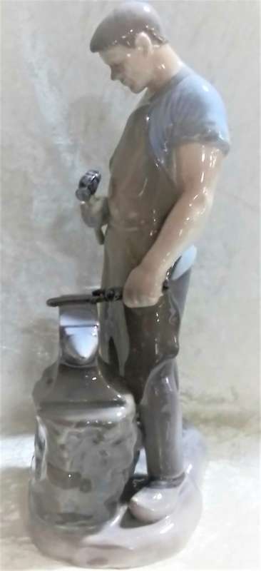 Royal  Copenhagen   -   Bing  &  Grondahl  -  Blacksmith  Figure