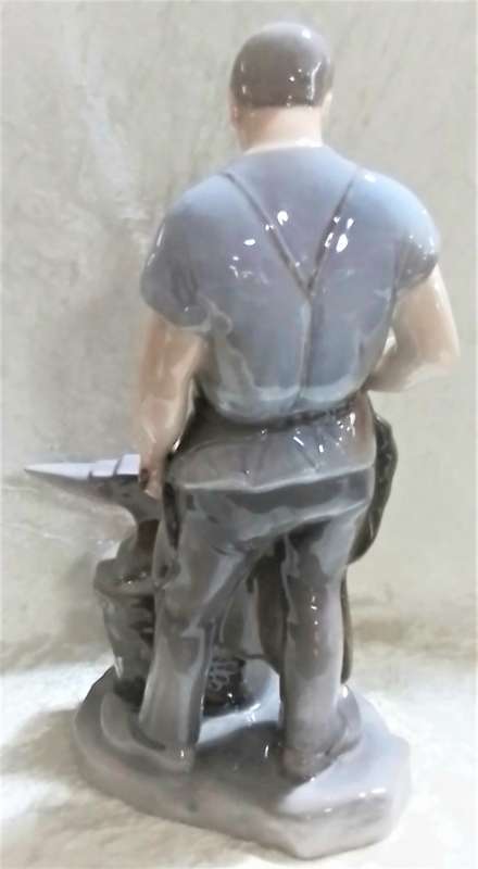 Royal  Copenhagen   -   Bing  &  Grondahl  -  Blacksmith  Figure