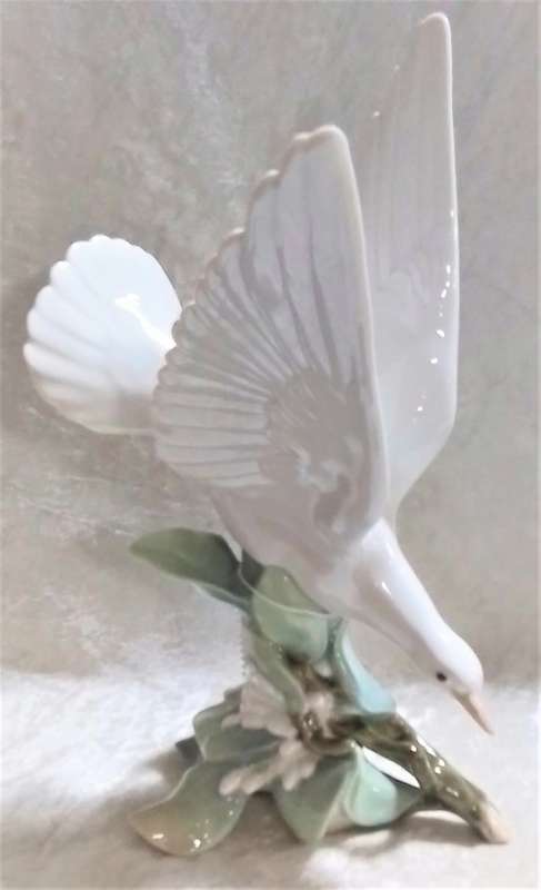Lladro   -   Dove  on  Twig