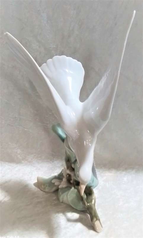 Lladro   -   Dove  on  Twig