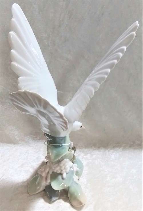 Lladro   -   Dove  on  Twig