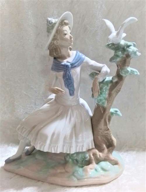 NAO   -    Girl with Bird on Tree trunk