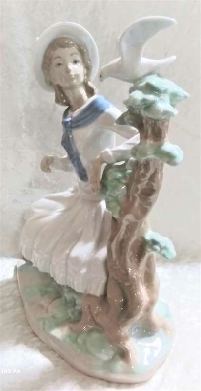 NAO   -    Girl with Bird on Tree trunk