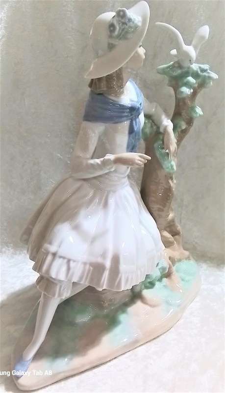 NAO   -    Girl with Bird on Tree trunk