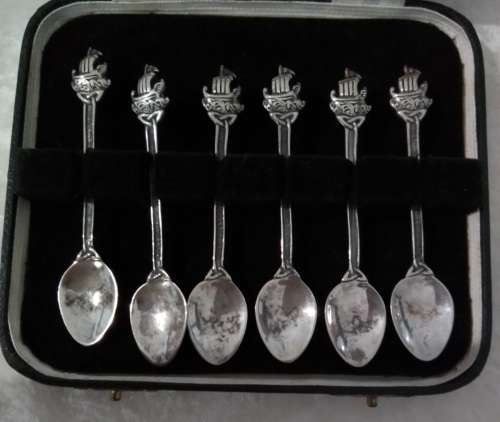 EDINBURGH  SILVER   -  Cased  Set 6  Boat  Finial  Coffee  Spoons
