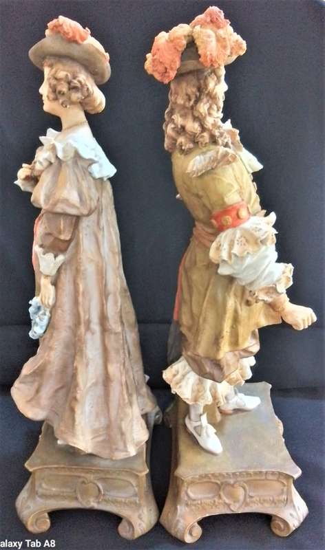 Ernest  Wahliss   -   Bohemian   -   Pair  Figures