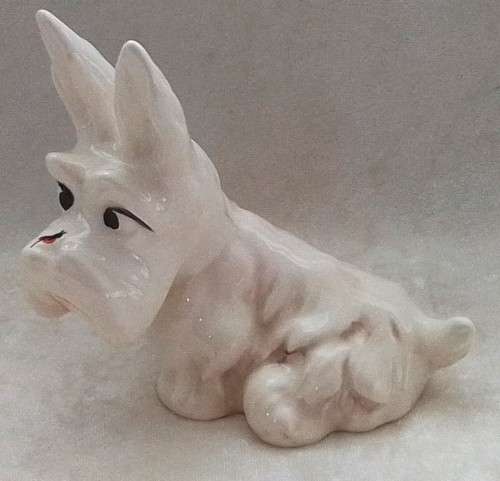 Beswick  Scotty  with  Ladybird on Nose