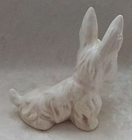 Beswick  Scotty  with  Ladybird on Nose