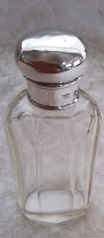 Sheffield  1898  Silver  Top  Facet  Cut Bottle