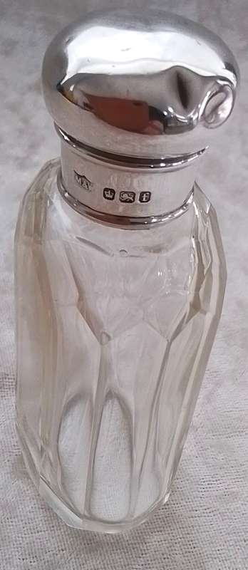 Sheffield  1898  Silver  Top  Facet  Cut Bottle