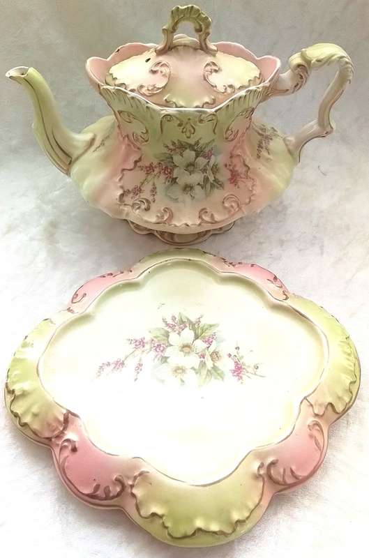 Victorian  Tea  Pot on  Stand