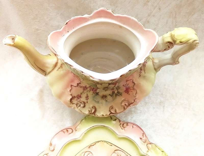 Victorian  Tea  Pot on  Stand
