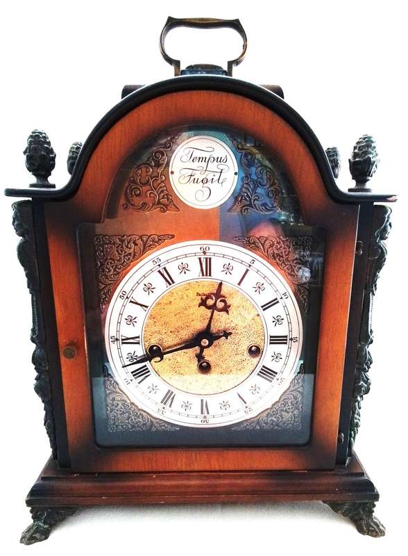 Tempus   Fugil  Bracket  Clock