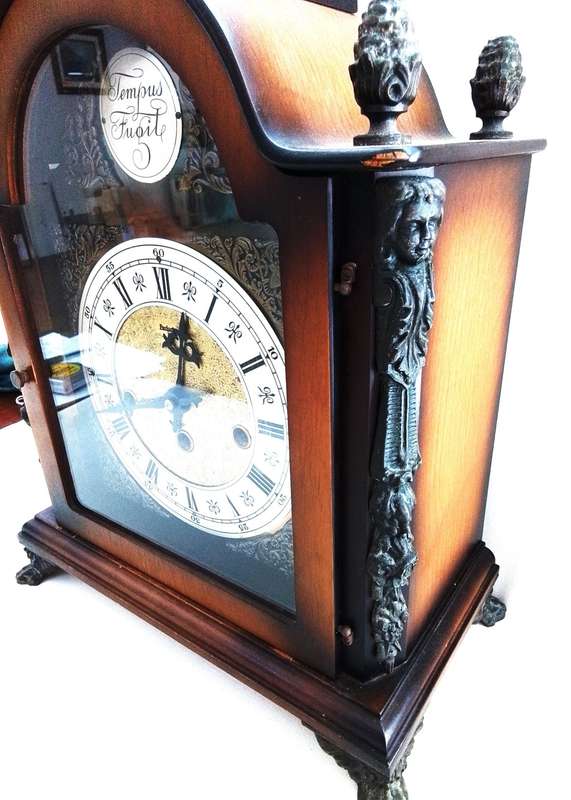 Tempus   Fugil  Bracket  Clock