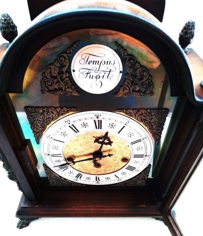 Tempus   Fugil  Bracket  Clock