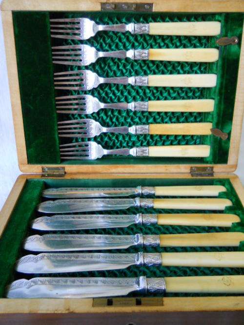 Silver Plated 12 pc Fish Eaters In Presentation Case