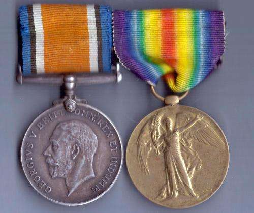 A Mutt and Jeff pair of WWI medals, awarded to PTE H. GREENWOOD D.S.C