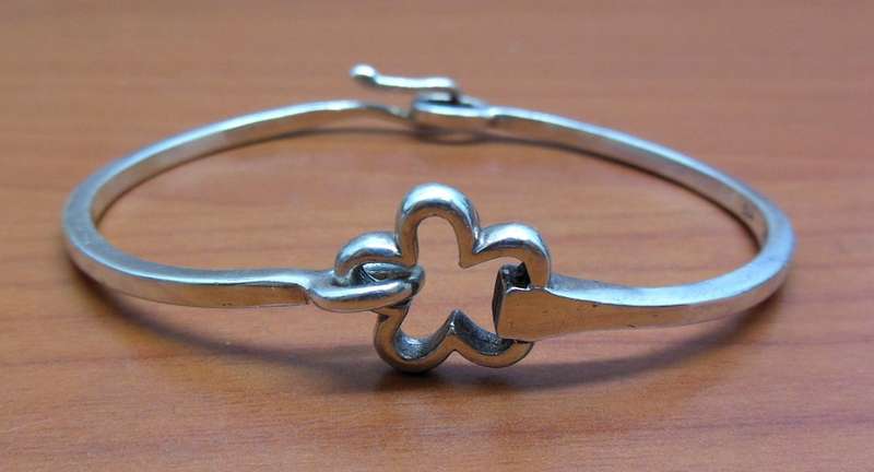 *CRAZY R1 START* Sterling Silver girls 'Flower' bracelet