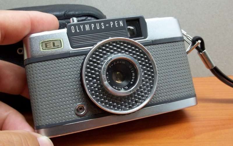 *CRAZY R1 START* 1961 OLYMPUS - PEN-EE camera with carry bag