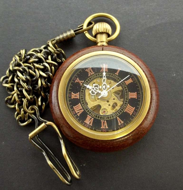 *CRAZY R1 START* Vintage styled pocket watch with wood casing - Manuel Wind