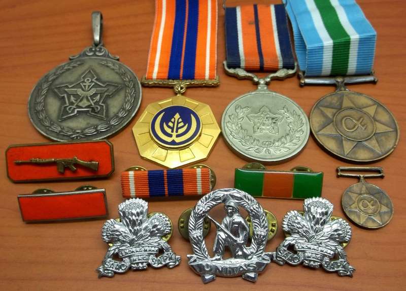 *CRAZY R1 START* SADF - Lot of 3 medals and badges