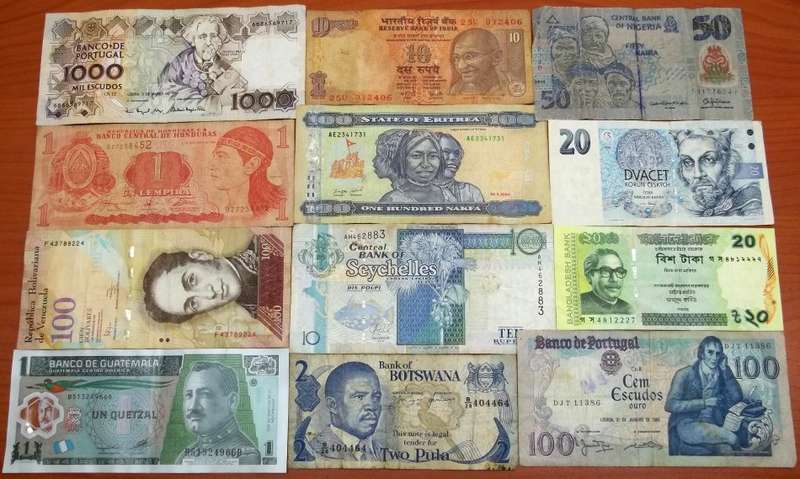 *CRAZY R1 START* Lot of 12 International bank notes - bid per note