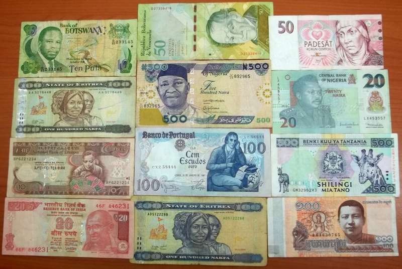 *CRAZY R1 START* Lot of 12 International bank notes - bid per note