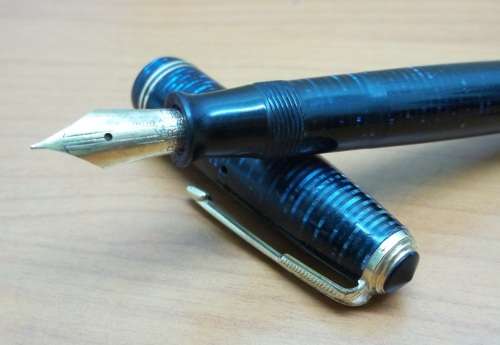 *CRAZY R1 START* 1940's PARKER Vacumatic fountain pen with 14ct nib - in Blue