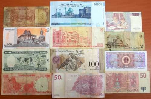 *CRAZY R1 START* Lot of 12 international bank notes - bid per note