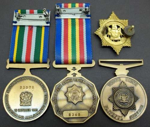 *CRAZY R1 START* Group of 3 SAPS medals with badge