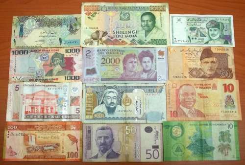 *CRAZY R1 START* Lot of 12 international notes - bid per note