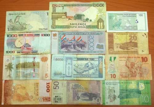 *CRAZY R1 START* Lot of 12 international notes - bid per note