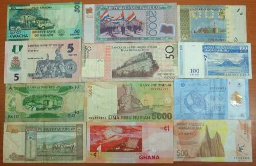 *CRAZY R1 START* Lot of 12 international bank notes - bid per note