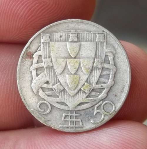 *CRAZY R1 START* Portugal 2.5 Escudos 1944 - R29 worth of Silver