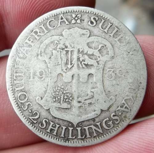 *CRAZY R1 START* SA Union 2 Shillings 1939 - R118 worth of Silver
