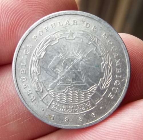*CRAZY R1 START* Mozambique 5 Meticais 1986 - Nice condition