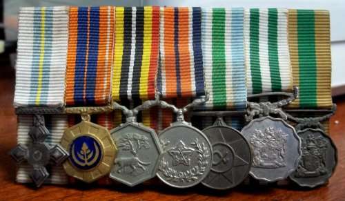 *CRAZY R1 START* SADF Group of 7 miniatures awarded to veteran pilot