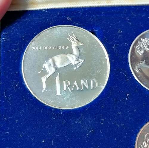 *CRAZY R1 START* 1981 SA Proof set - Silver R1 coin
