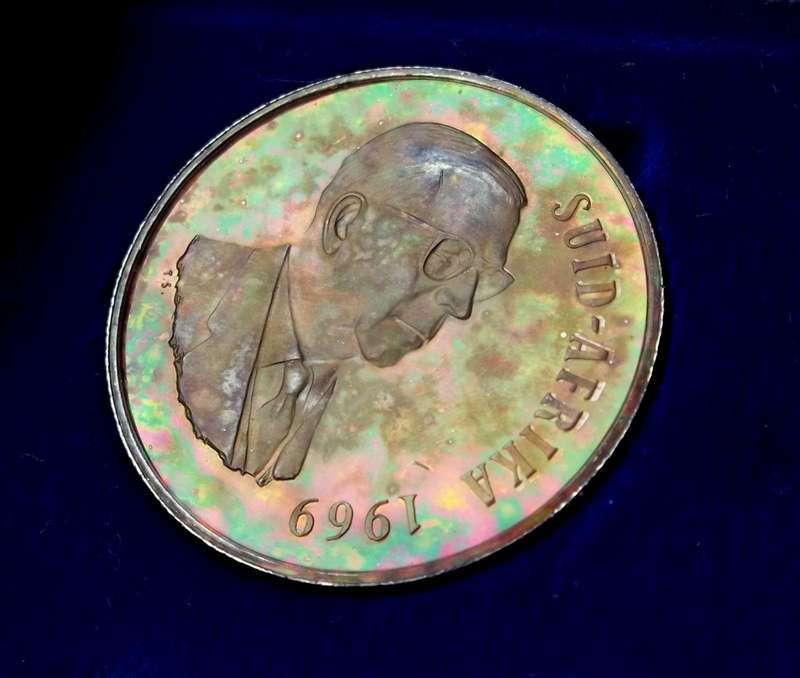 *CRAZY R1 START* 1969 SA Proof set - Beautiful toning