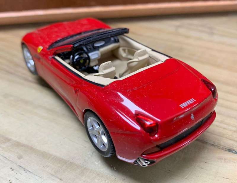 *R1 Auction* FERRARI CALIFORNIA 1:43