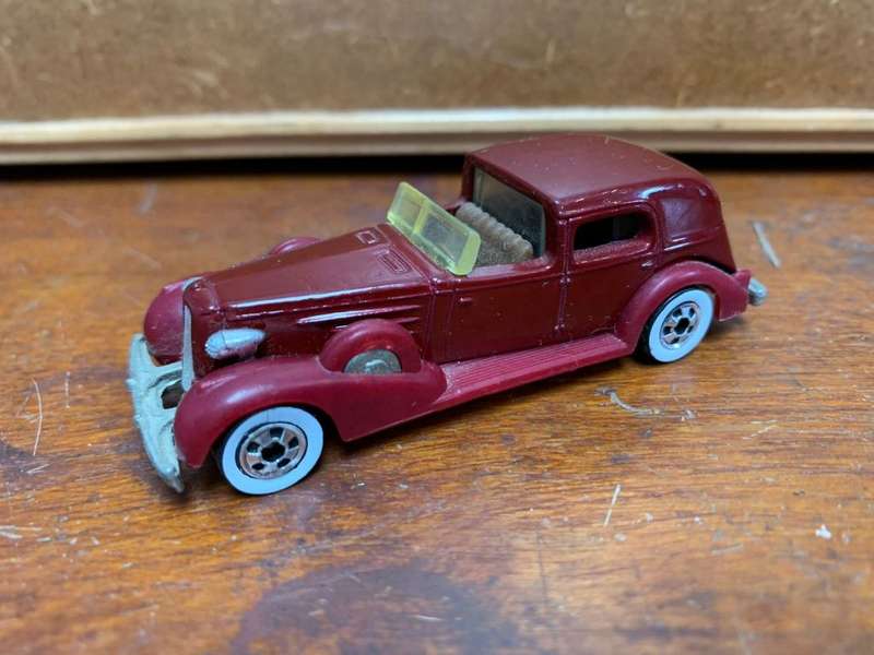*R1 Auction* Vintage 1981 Hot Wheels 1935 Classic Caddy Maroon Die Cast Metal Automobile Car