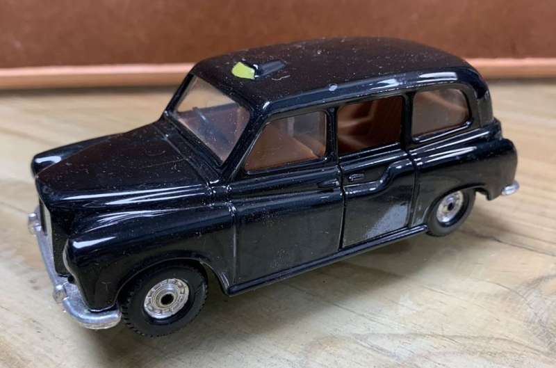 *R1 Auction* Austin London Taxi (made in Great Britain)